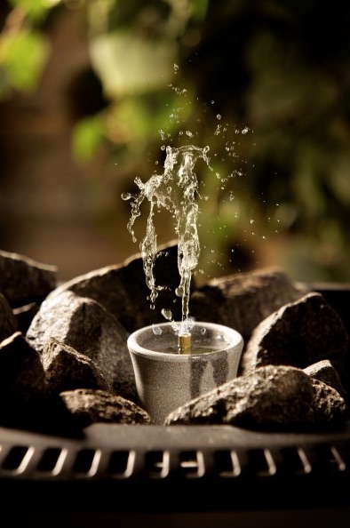 Hukka Design Sisukas Springbrunnen aus Speckstein für Saunaofen mit Aufguss Hukka Design Sisukas Springbrunnen aus Speckstein für Saunaofen mit Aufguss